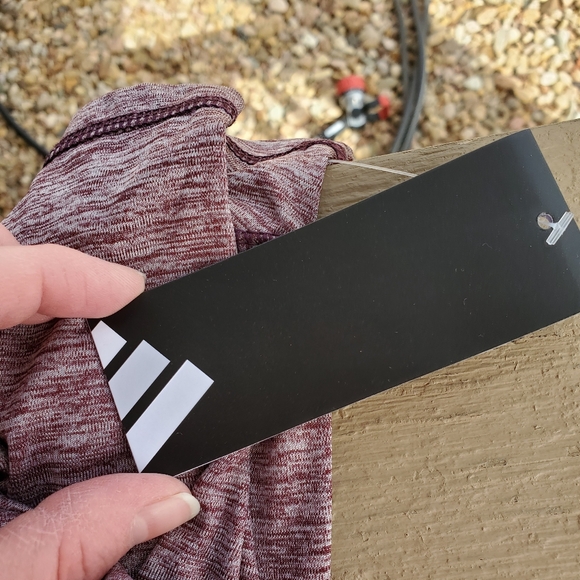 NWT Adidas Women's V-Neck Tech Heather Tee T-Shirt Shadow Fig Size Small - Picture 6 of 16